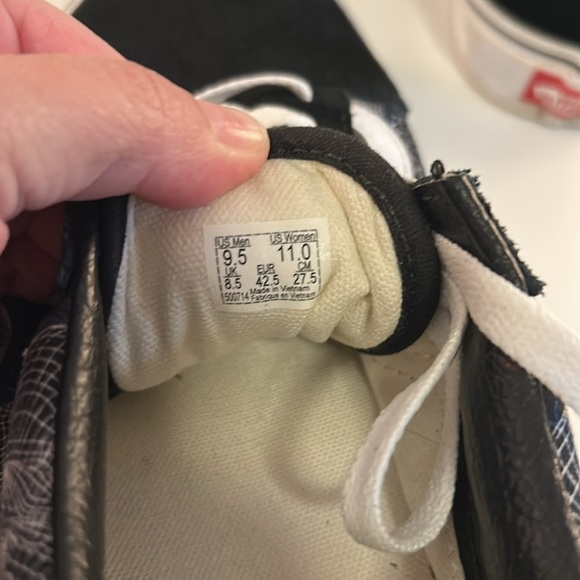 Vans Men's Old Skool Skulls Wireframe Suede Skateboard Sneakers Size 9.5 - Picture 7 of 8